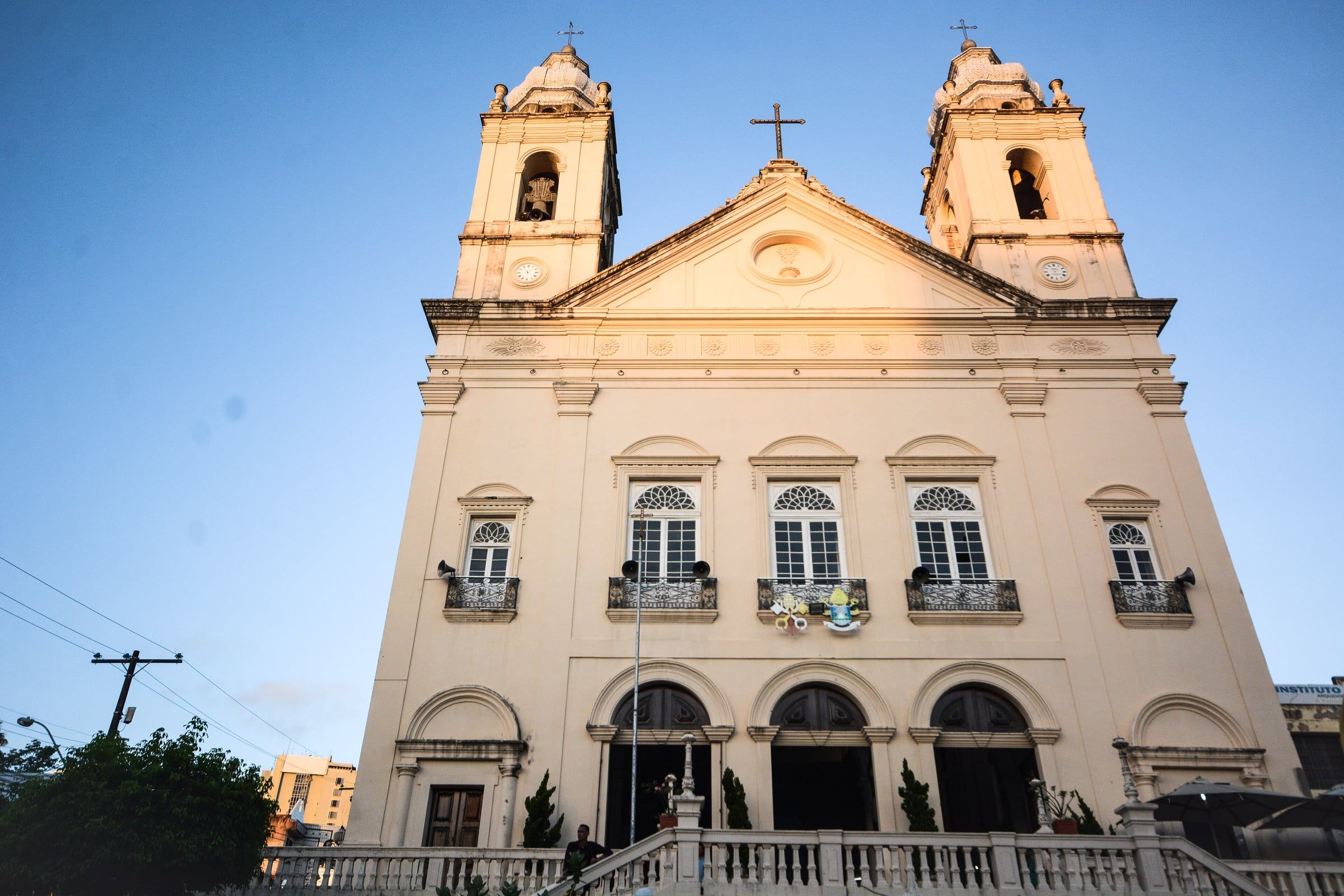 Fachada da Catedral Metropolitana de Maceió, com duas torres, no centro da cidade